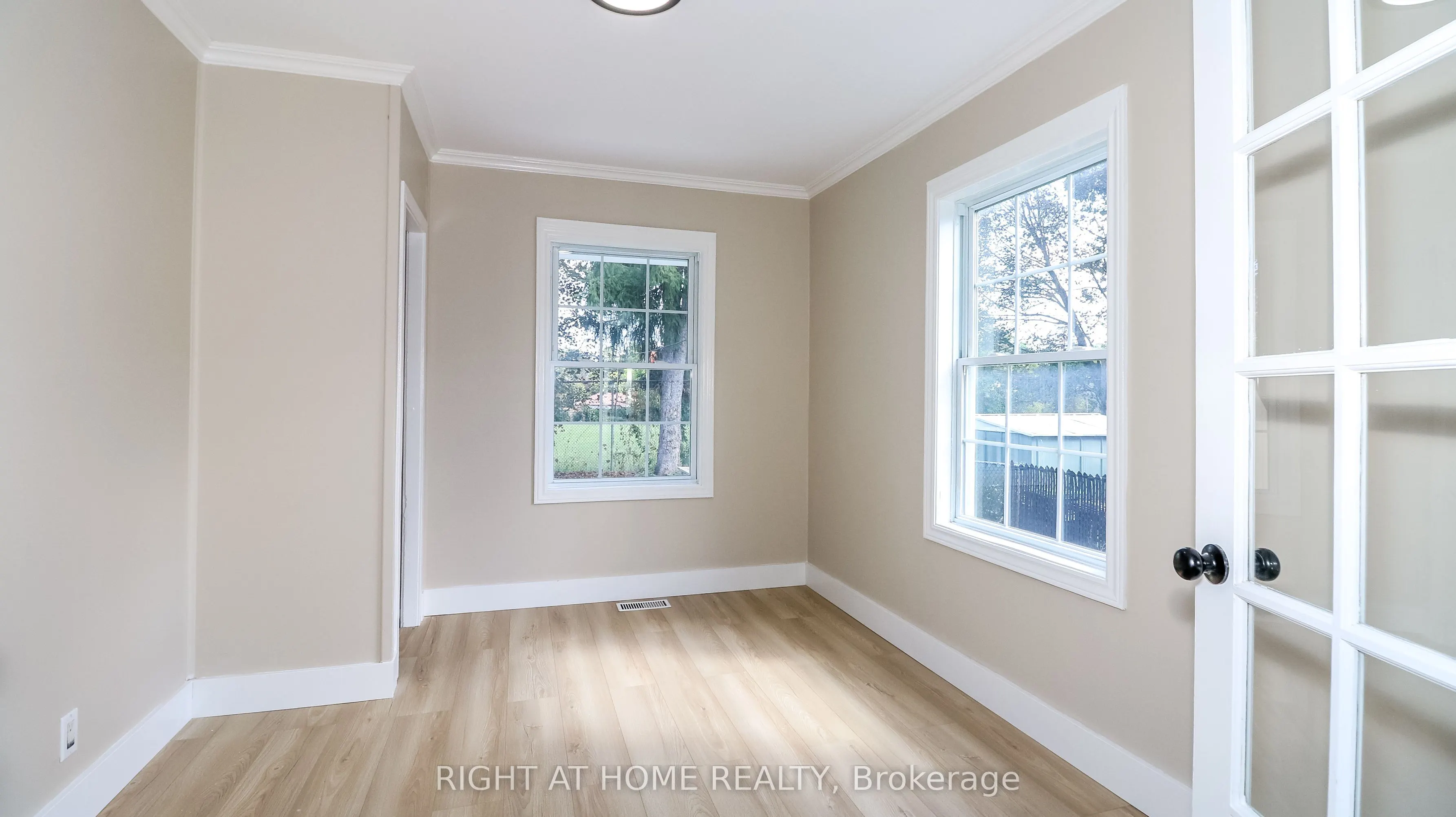 11 Newton Street W