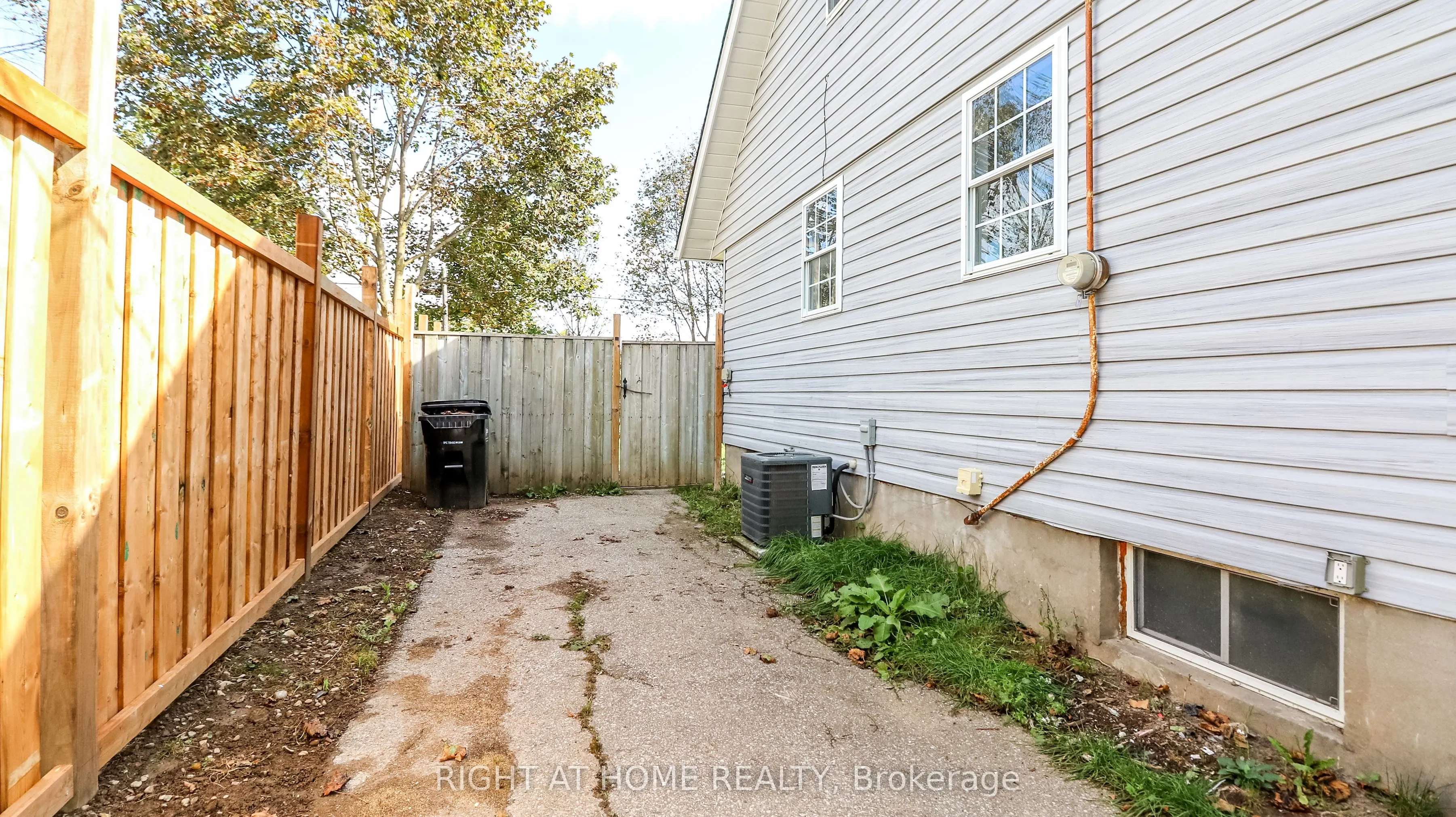11 Newton Street W