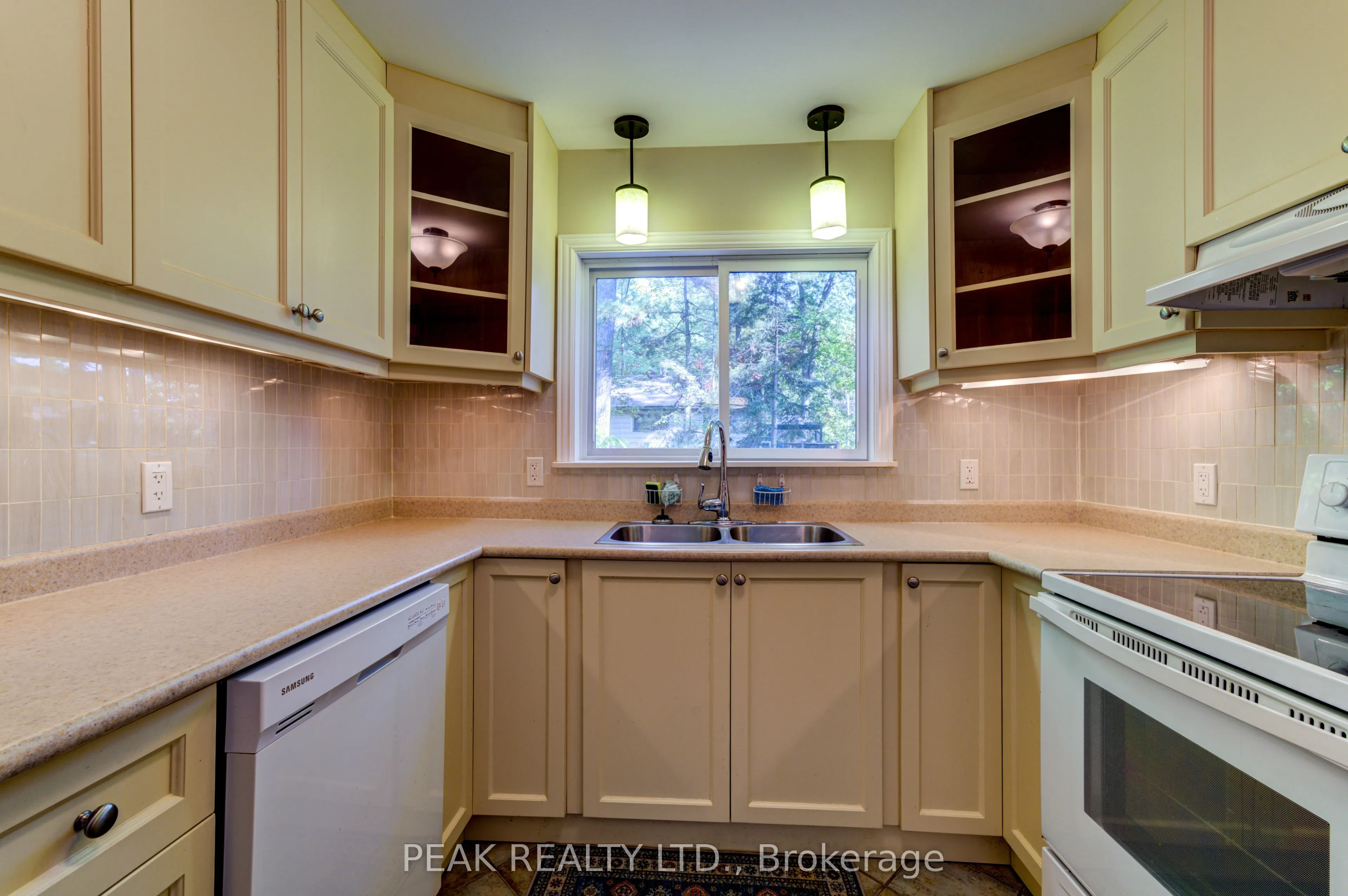11 Glen Avenue S
