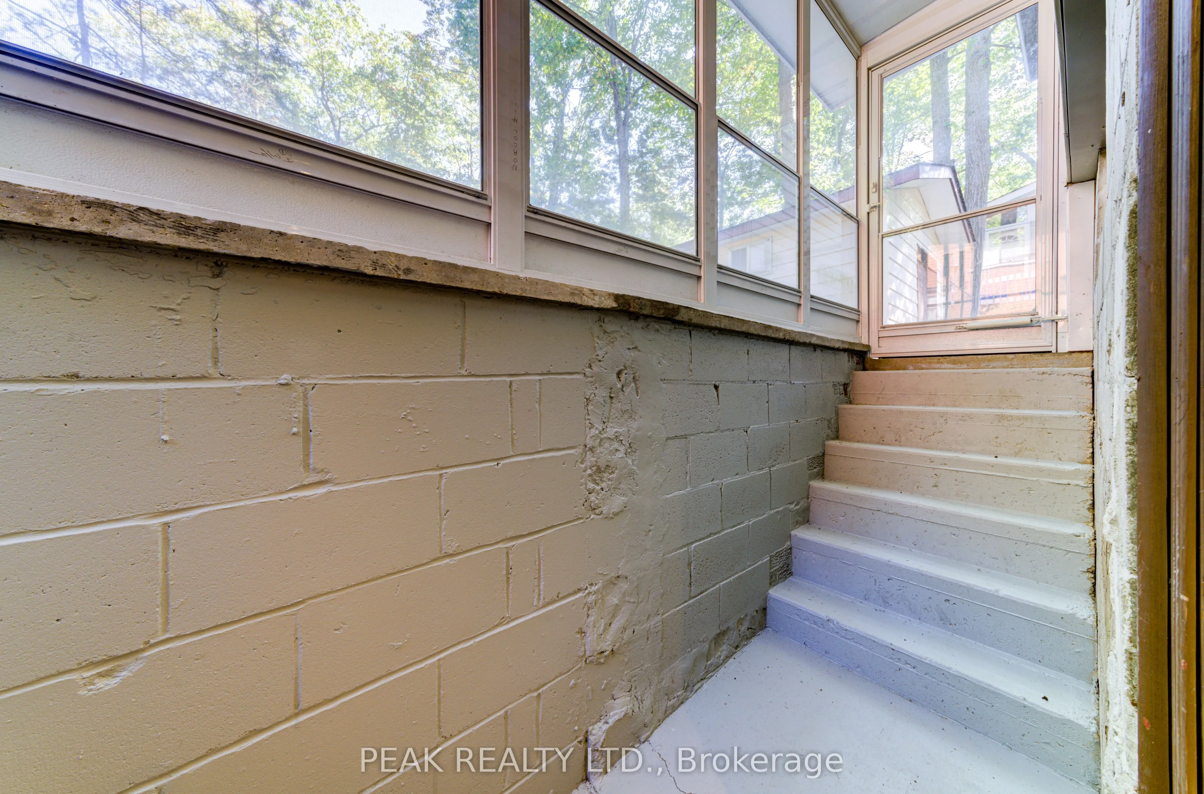 11 Glen Avenue S