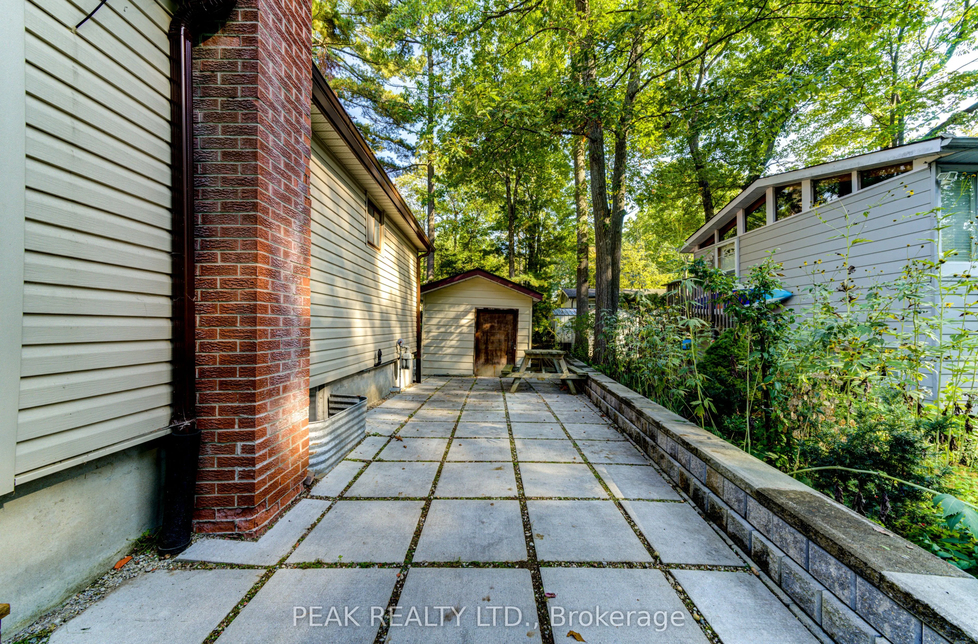 11 Glen Avenue S