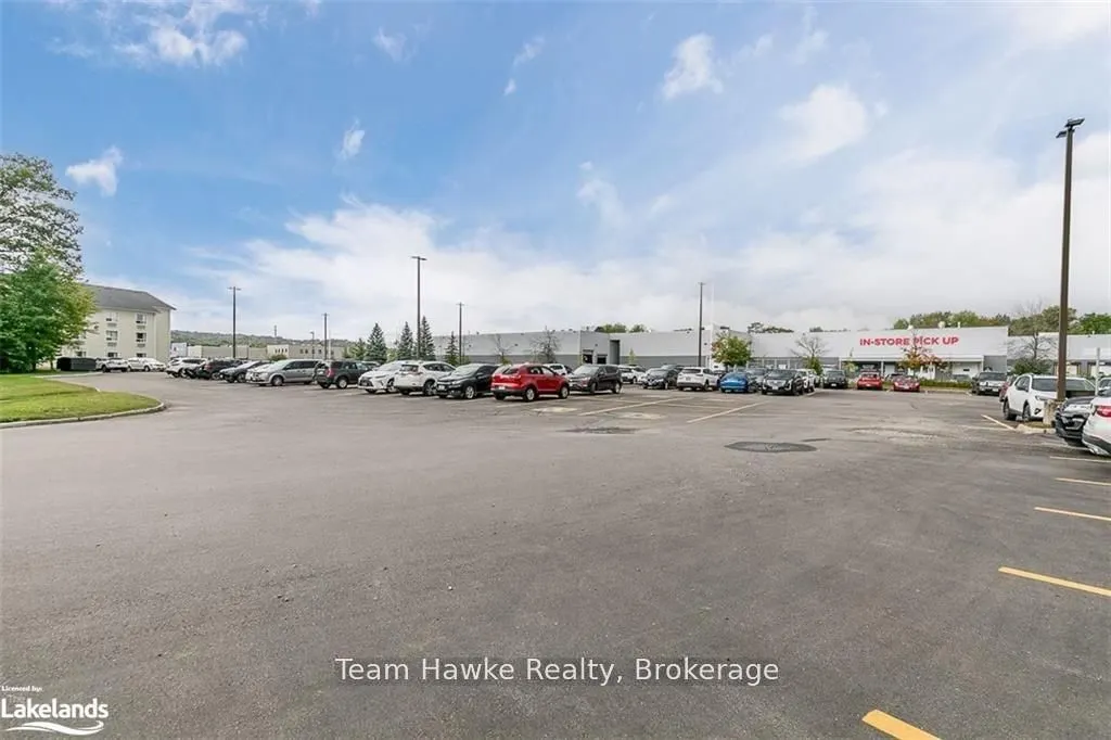 240 PENETANGUISHENE Road, #204