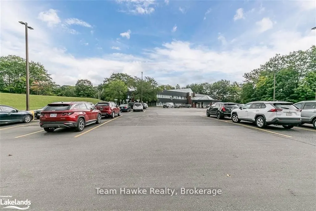 240 PENETANGUISHENE Road, #204