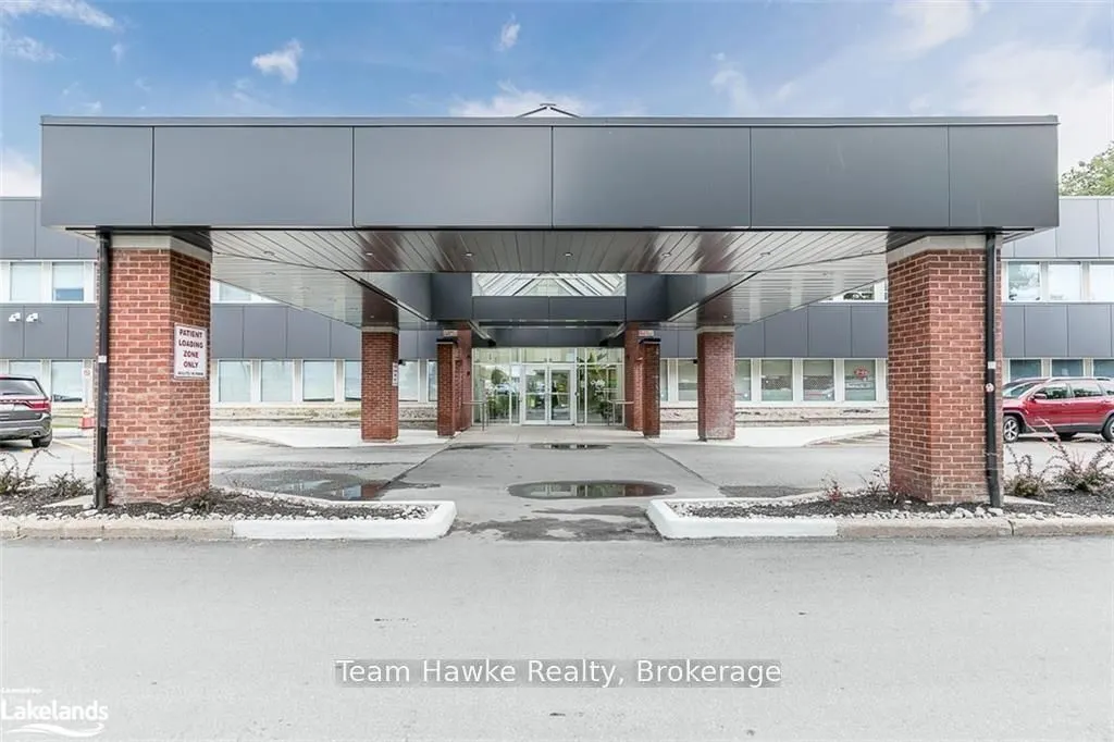 240 PENETANGUISHENE Road, #204