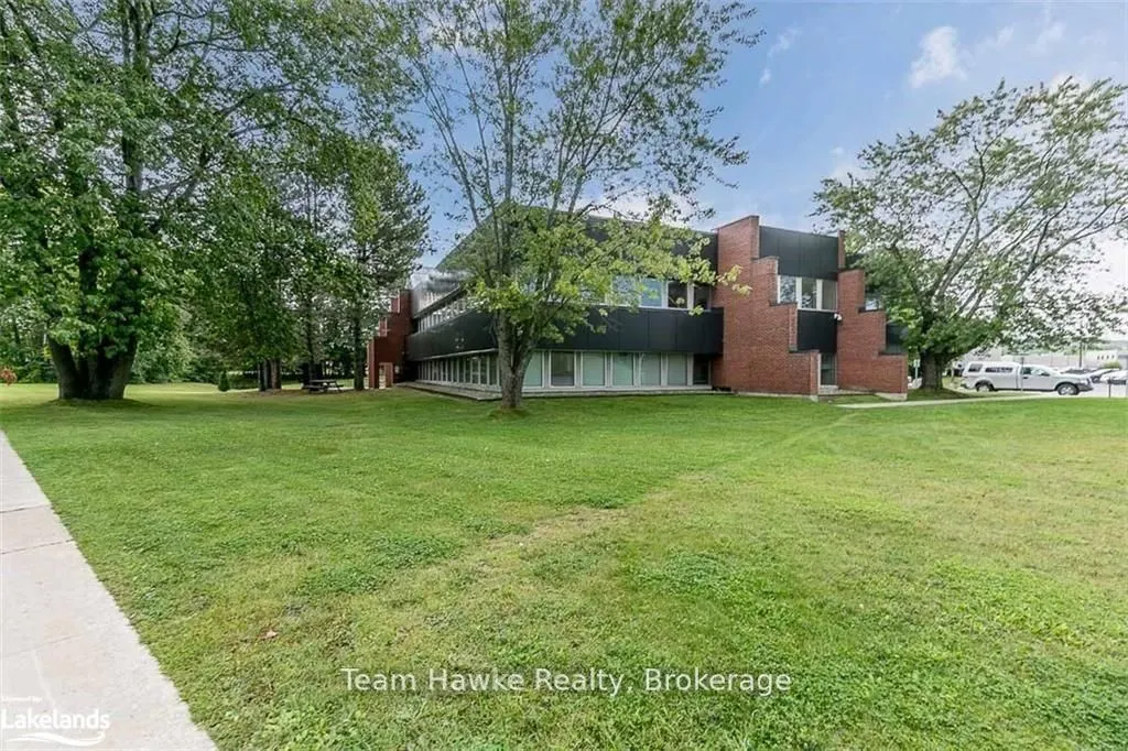 240 PENETANGUISHENE Road, #204