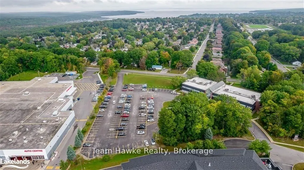 240 PENETANGUISHENE Road, #204