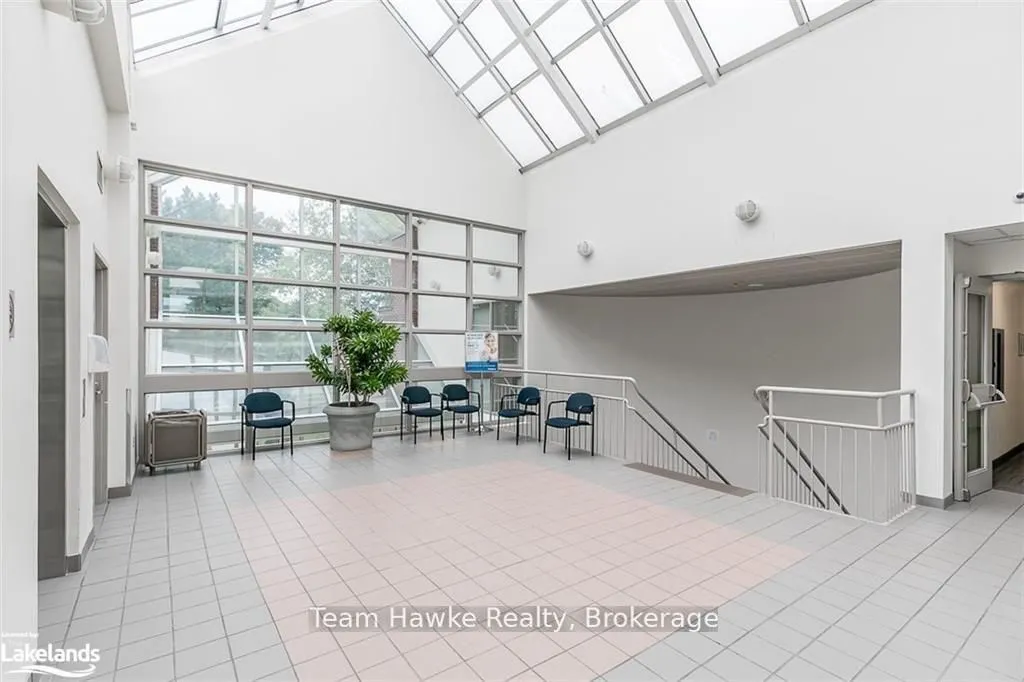 240 PENETANGUISHENE Road, #204
