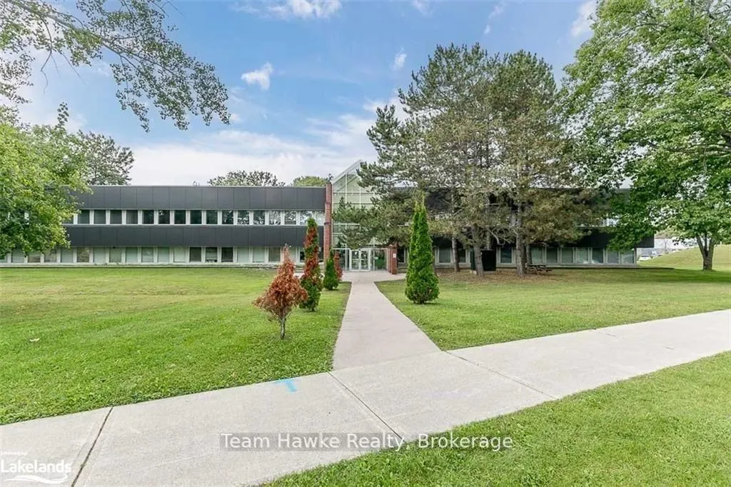 240 PENETANGUISHENE Road, #204