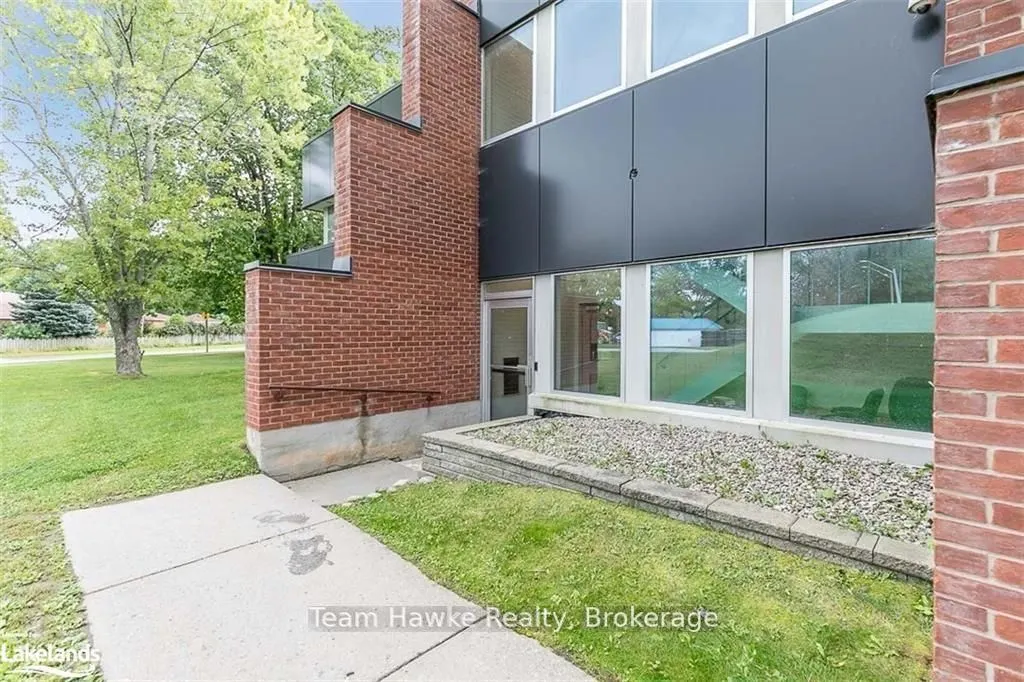 240 PENETANGUISHENE Road, #204