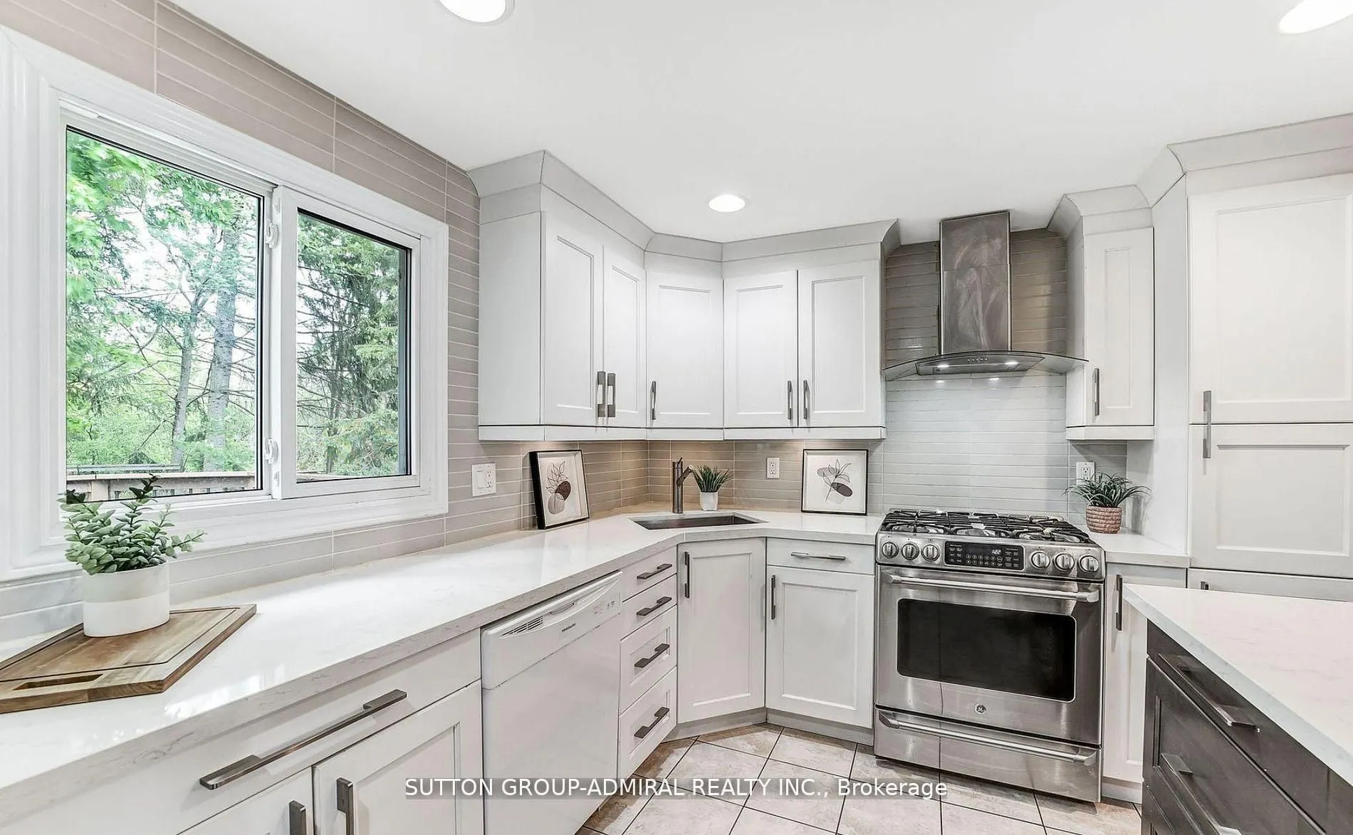 14 Chippawa (Main) Court