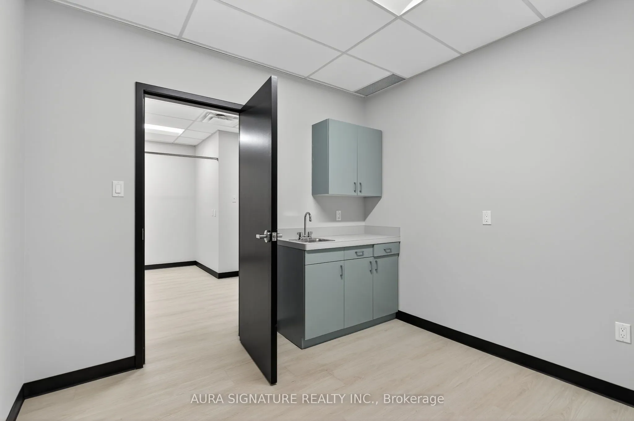 240 Penetanguishene Road, #206