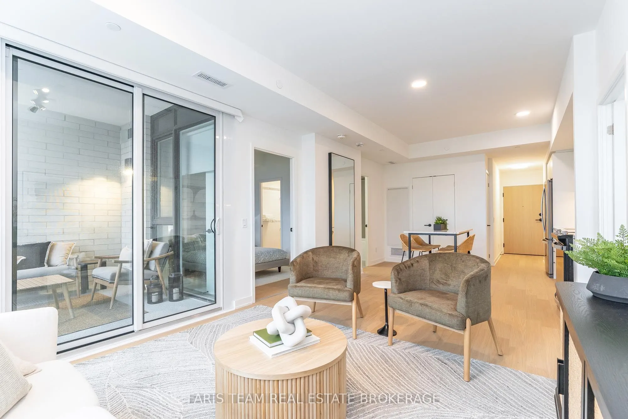 31 Huron Street, #325
