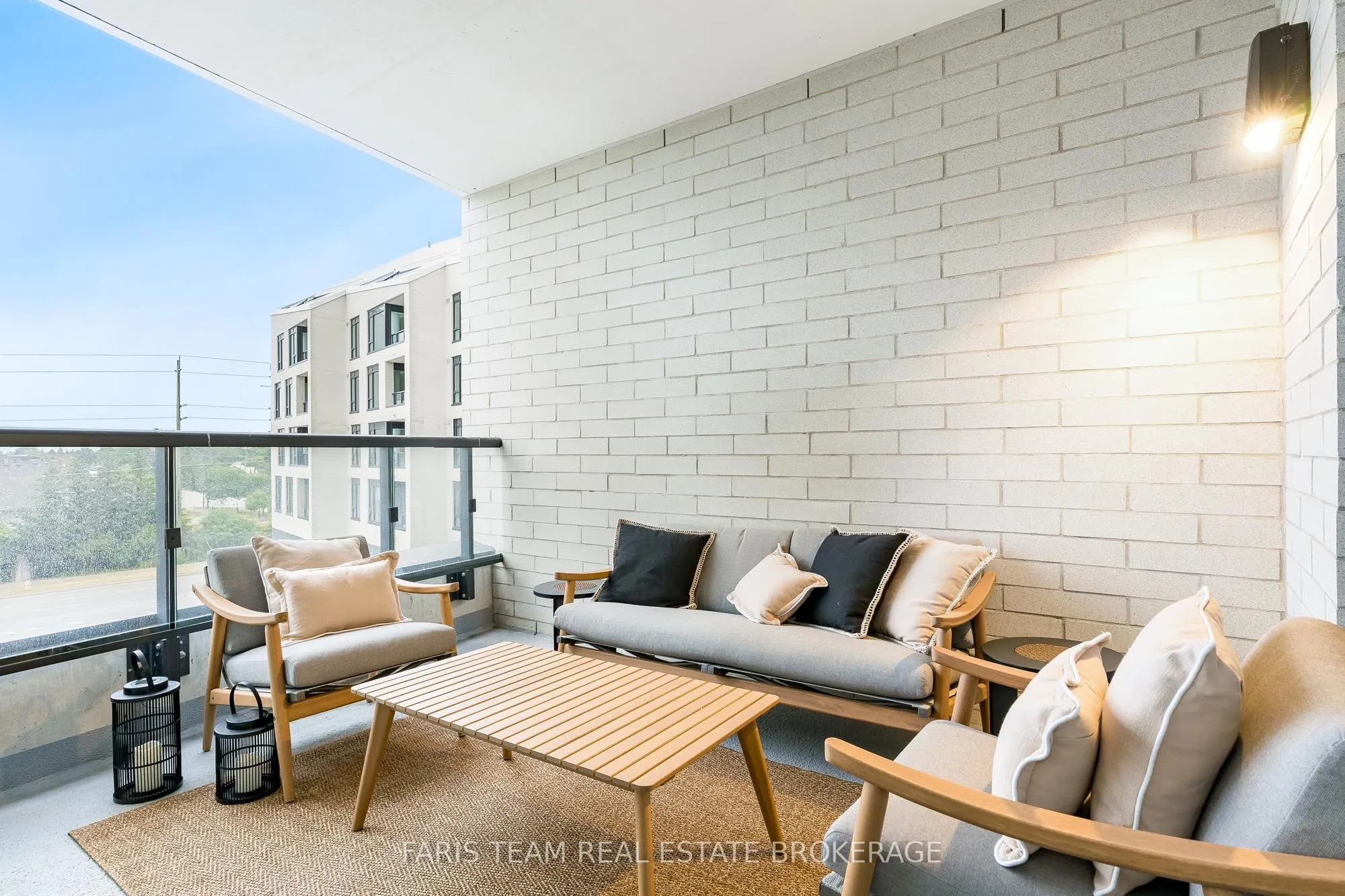 31 Huron Street, #325