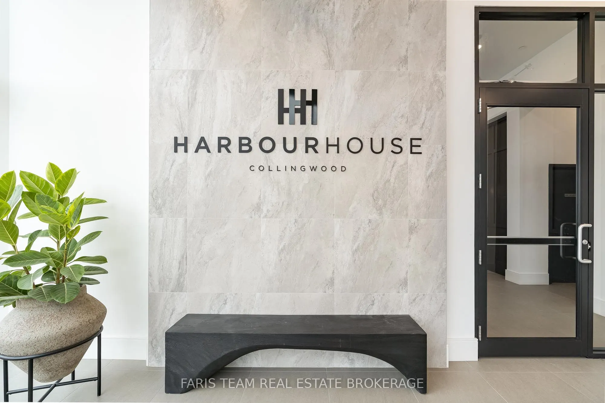31 Huron Street, #325