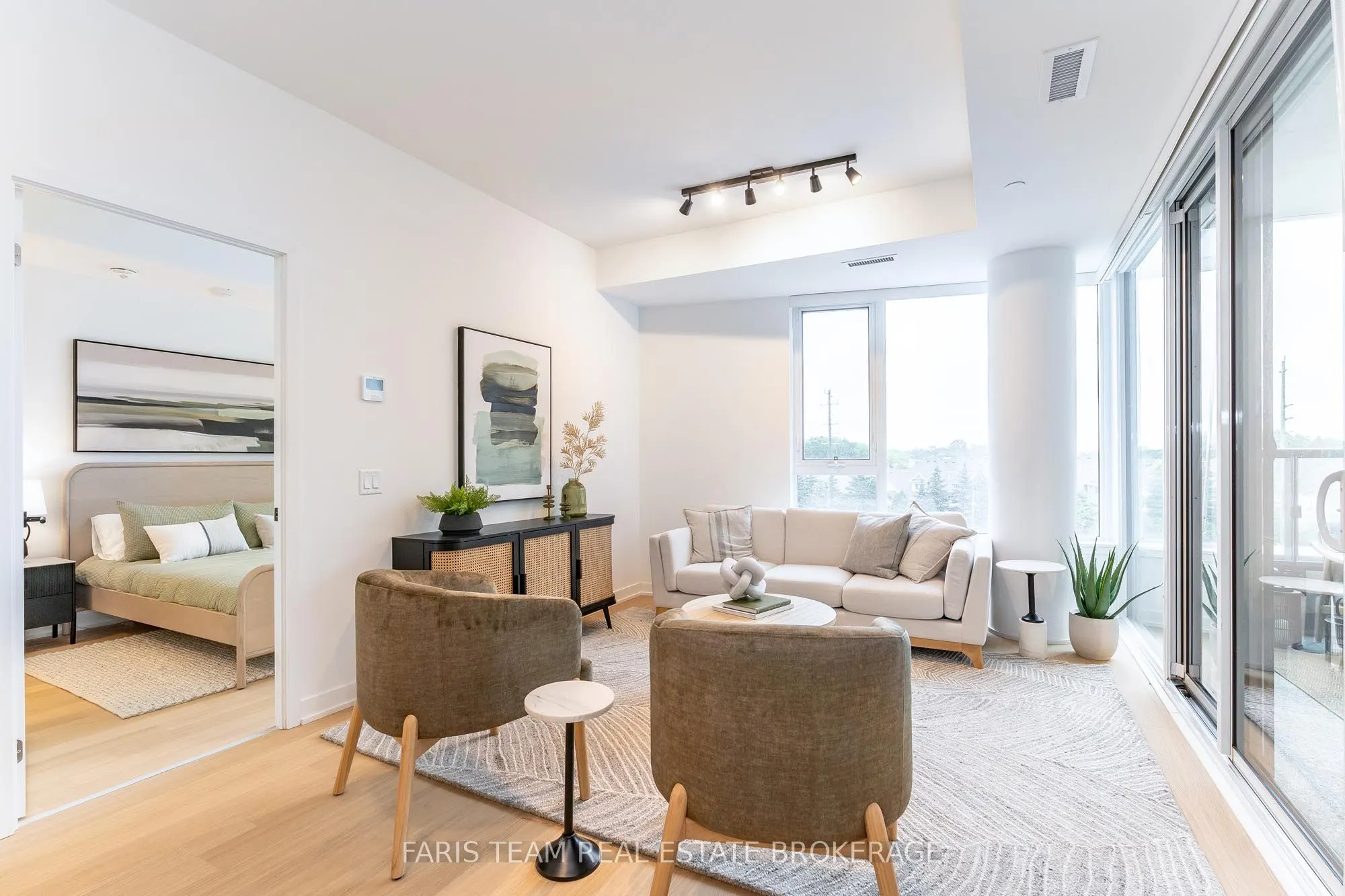 31 Huron Street, #325