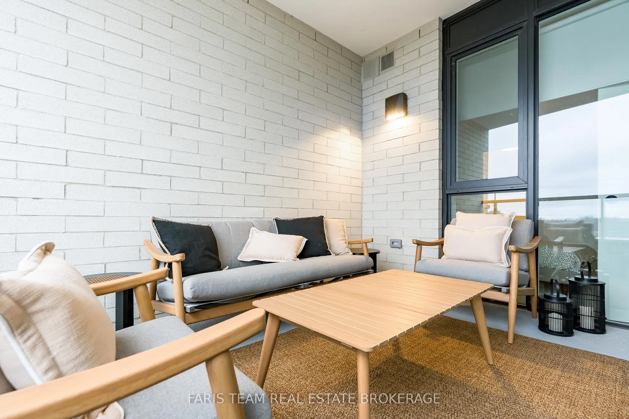31 Huron Street, #325