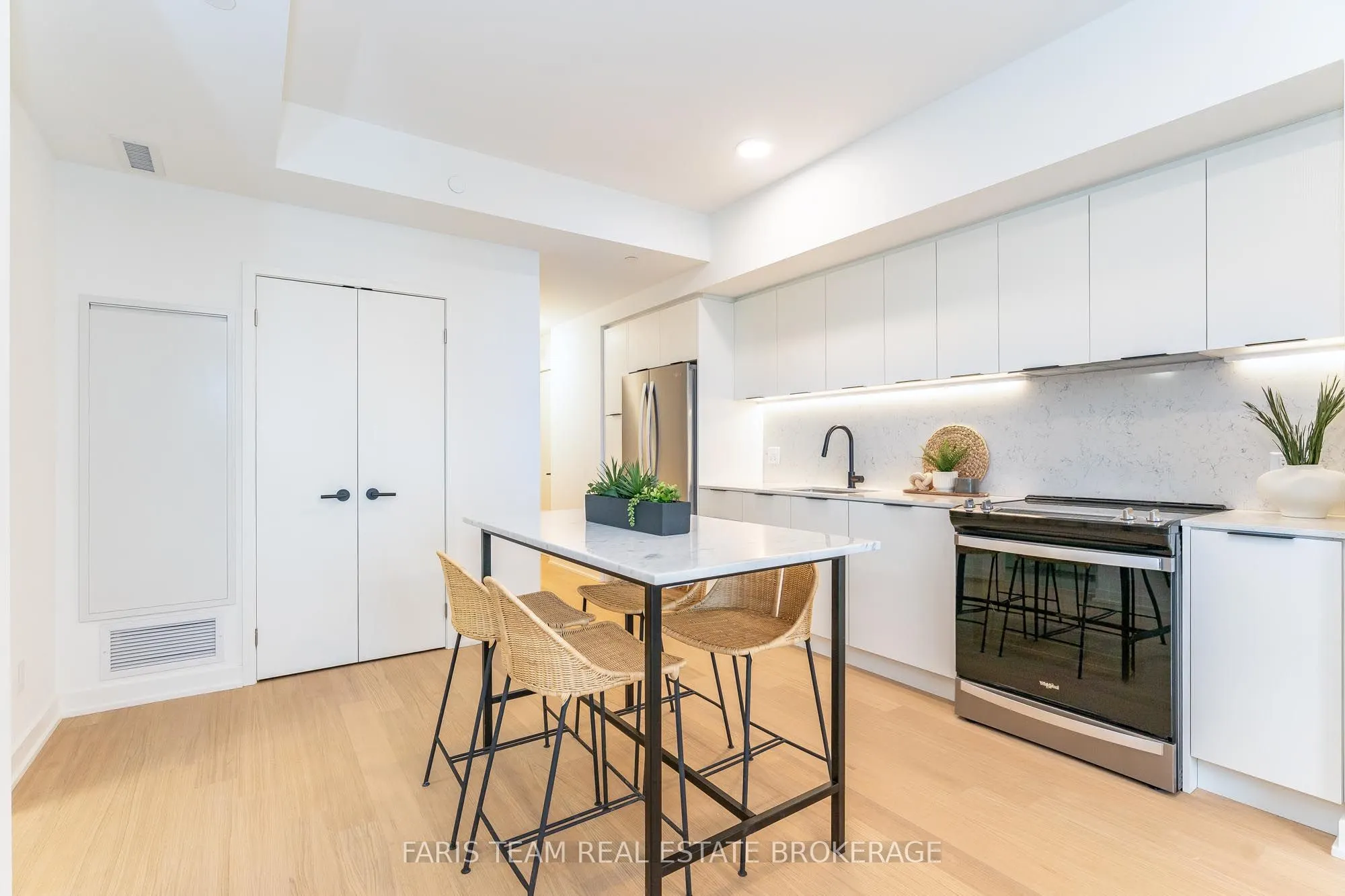 31 Huron Street, #325
