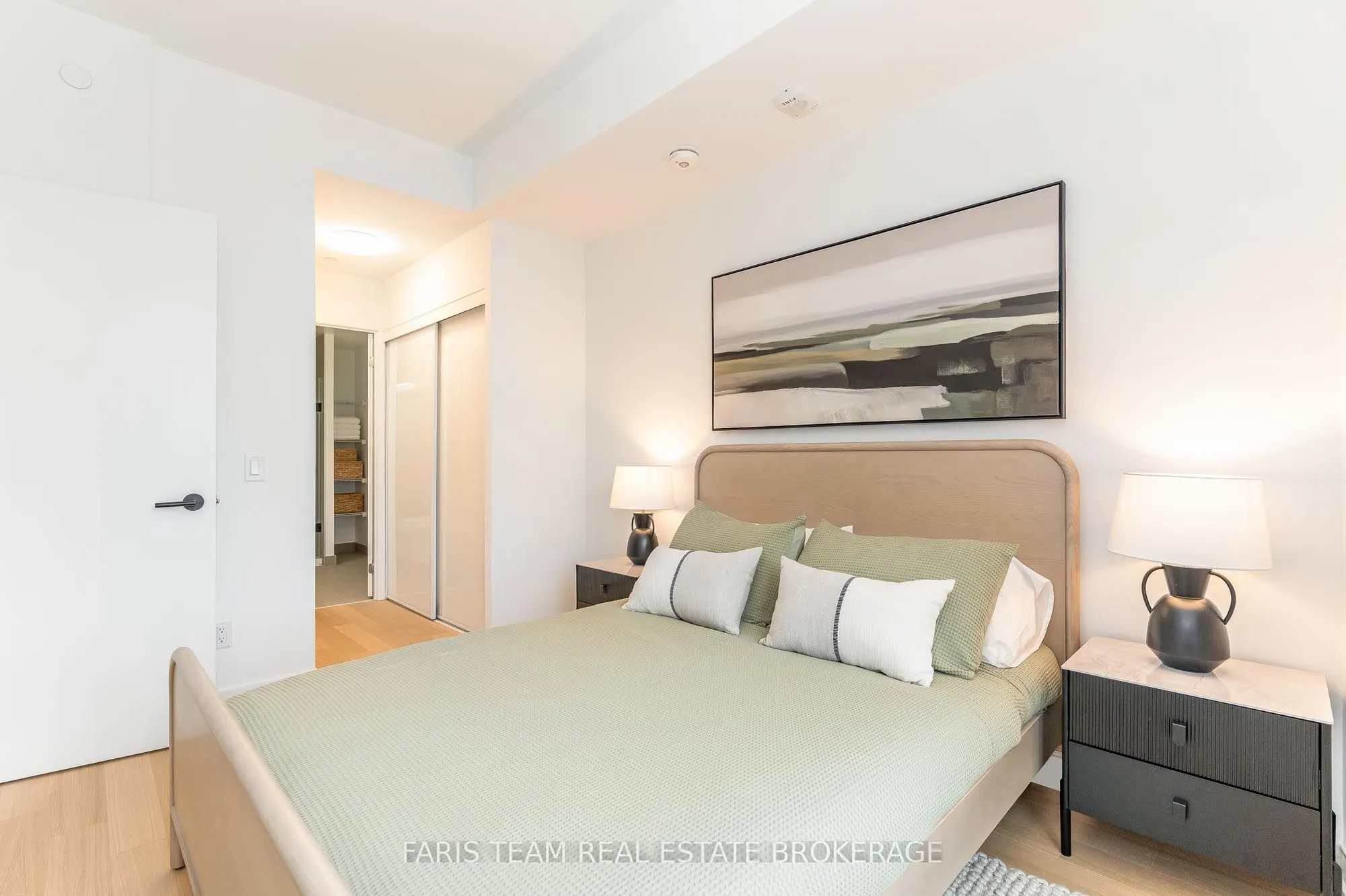31 Huron Street, #325