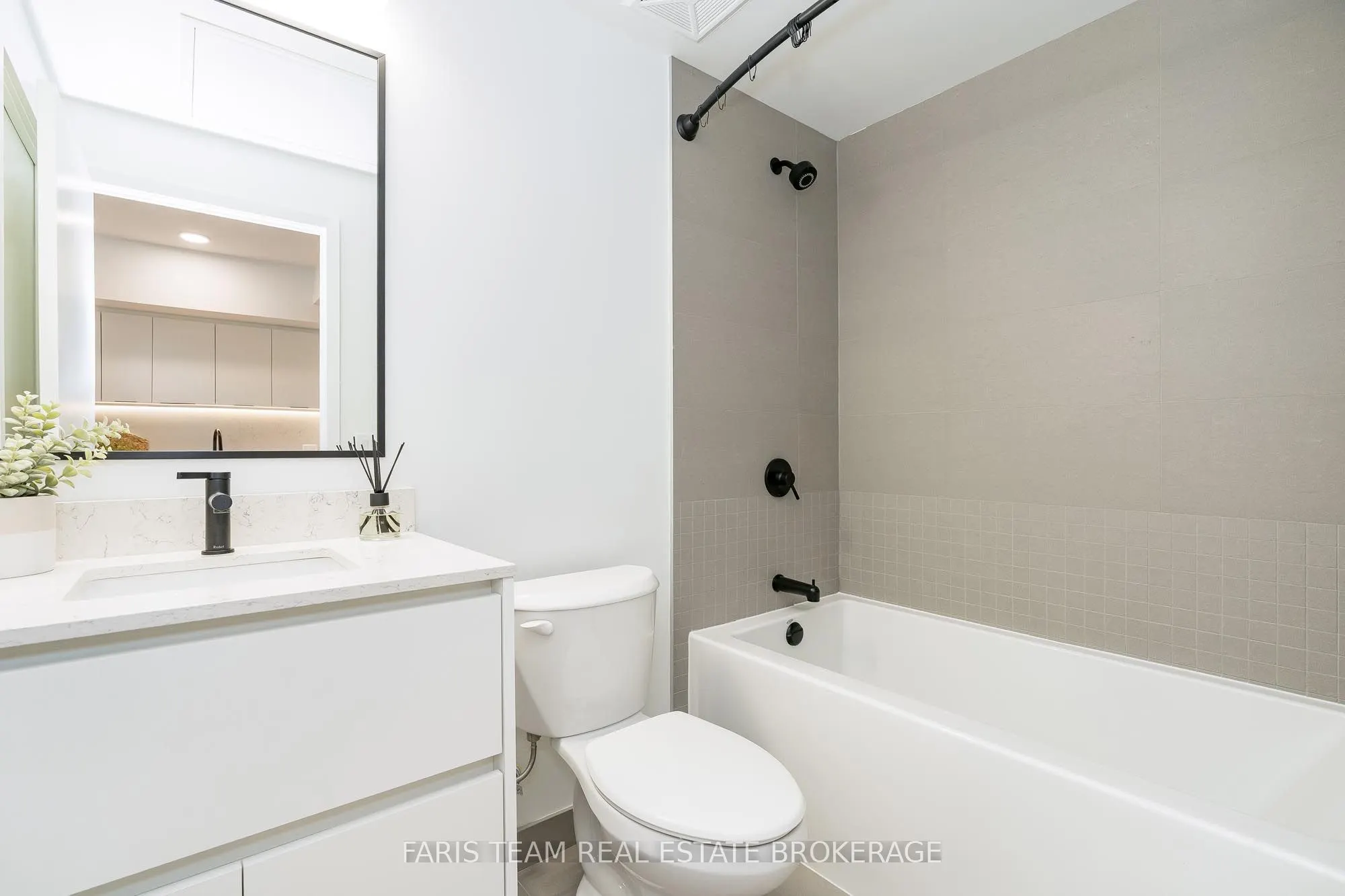 31 Huron Street, #325