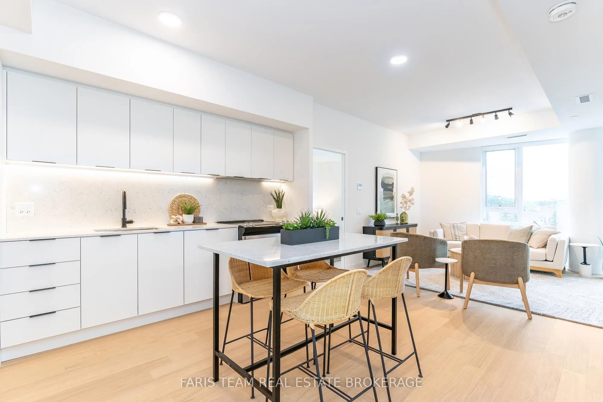 31 Huron Street, #325