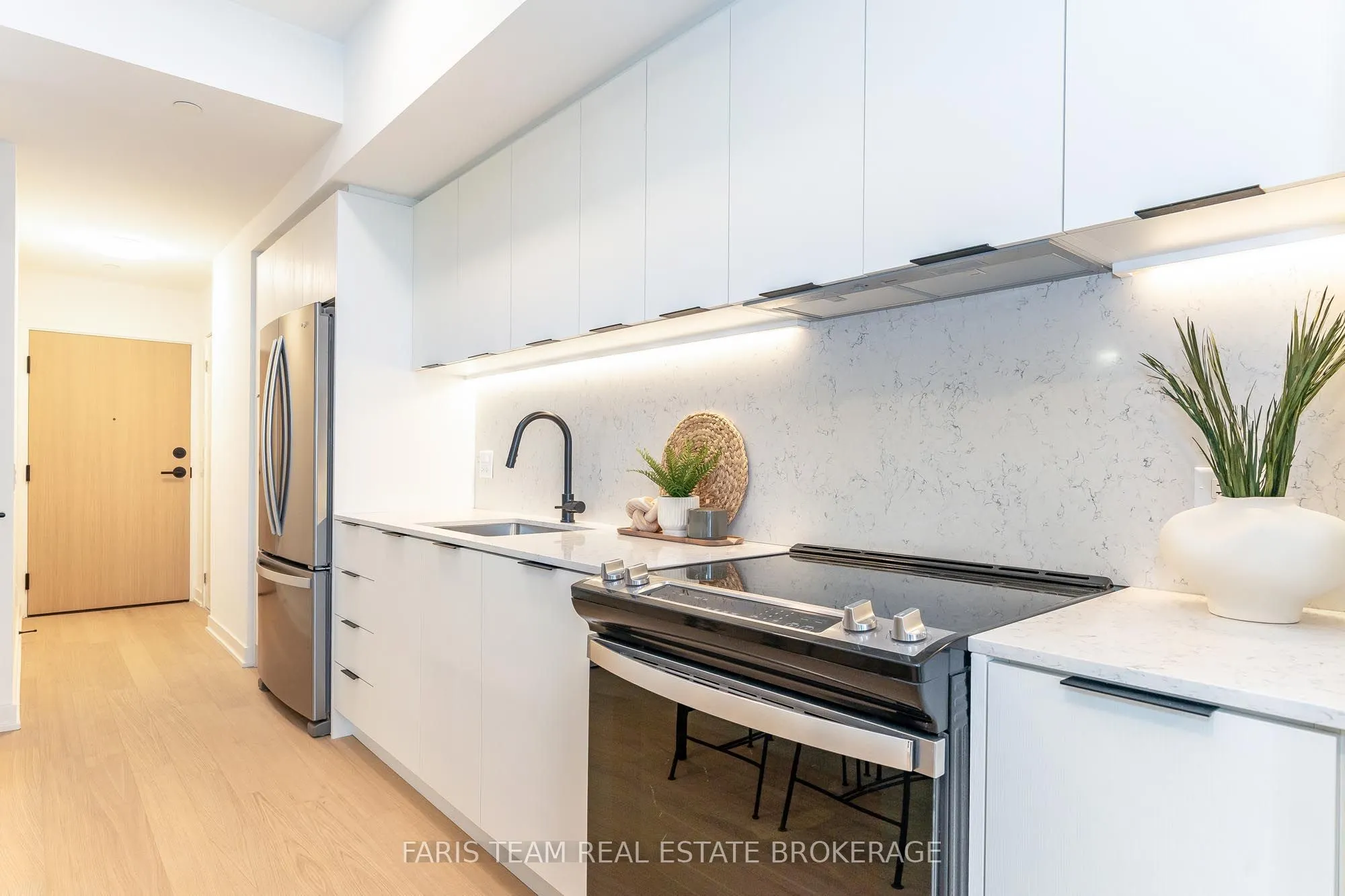 31 Huron Street, #325