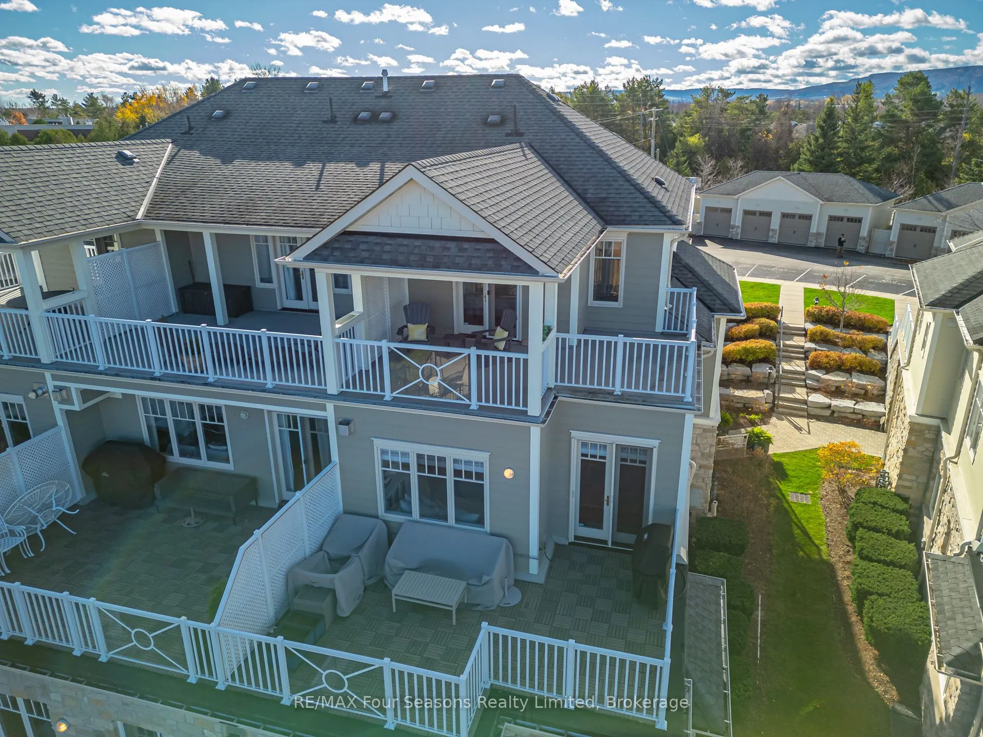 40 Trott Boulevard, #306