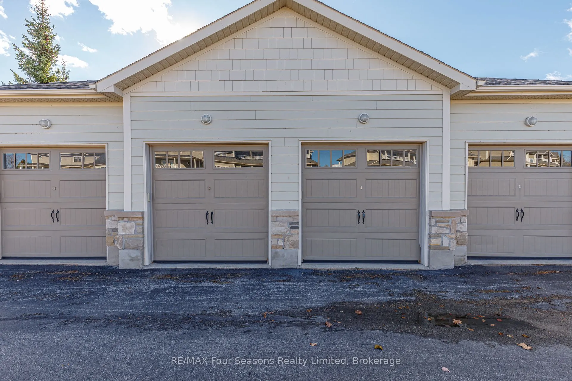 40 Trott Boulevard, #306