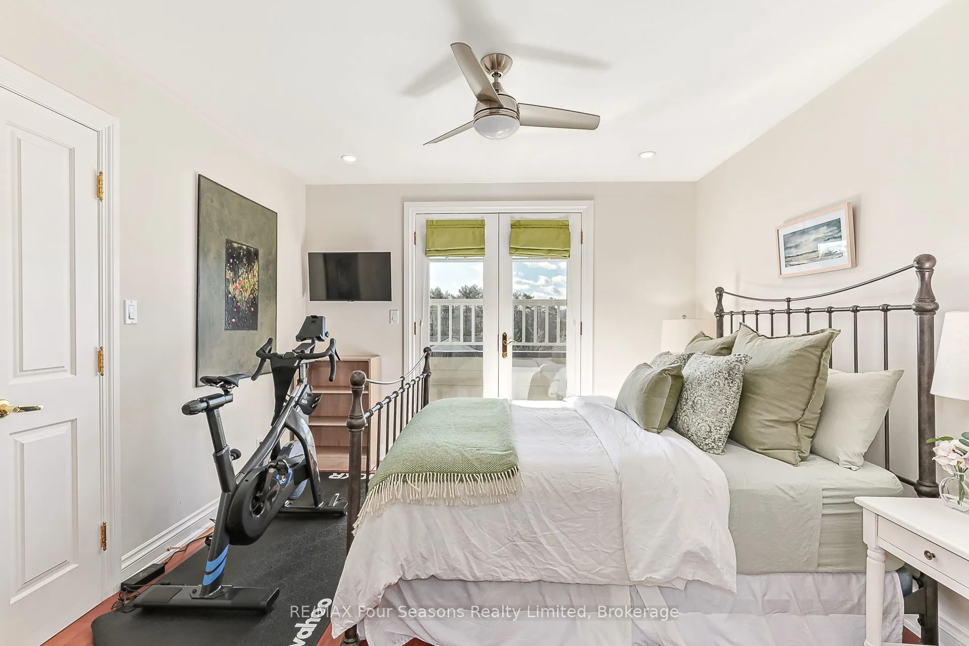40 Trott Boulevard, #306