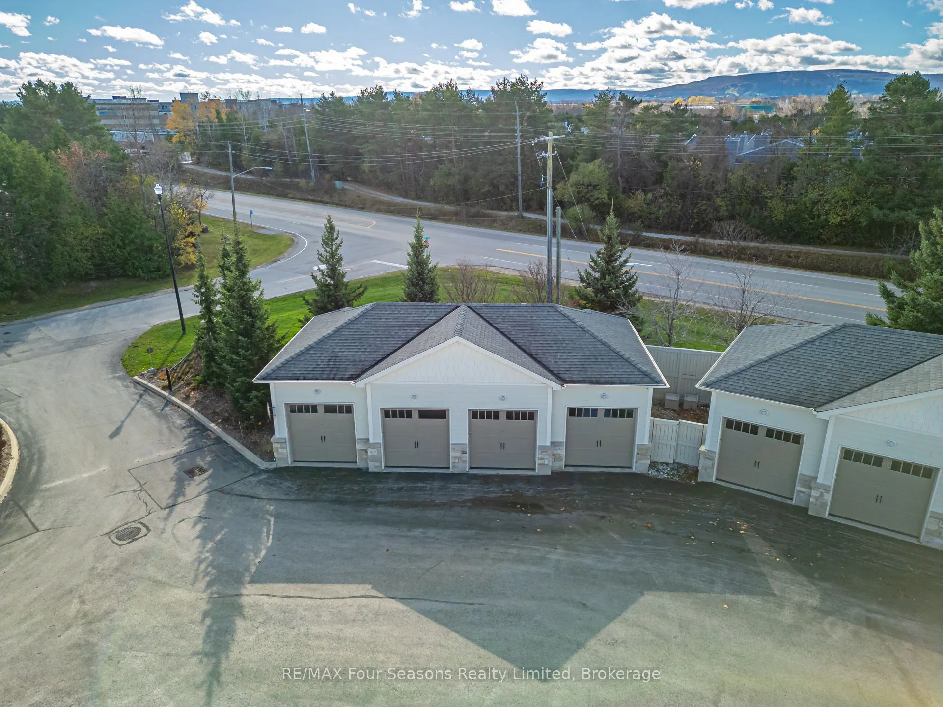 40 Trott Boulevard, #306