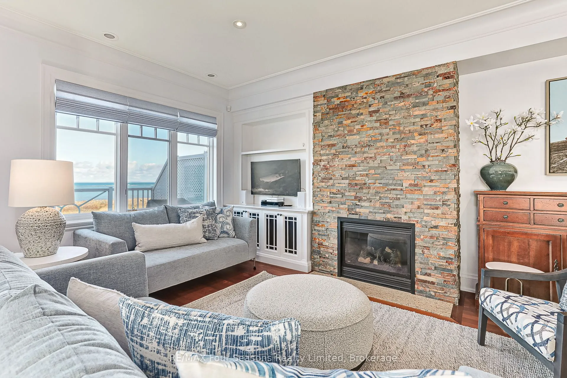 40 Trott Boulevard, #306