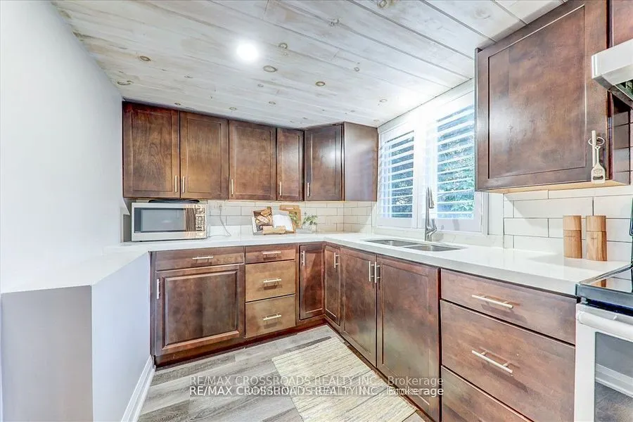 5794 Victoria Park Road