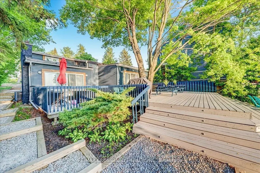 5794 Victoria Park Road