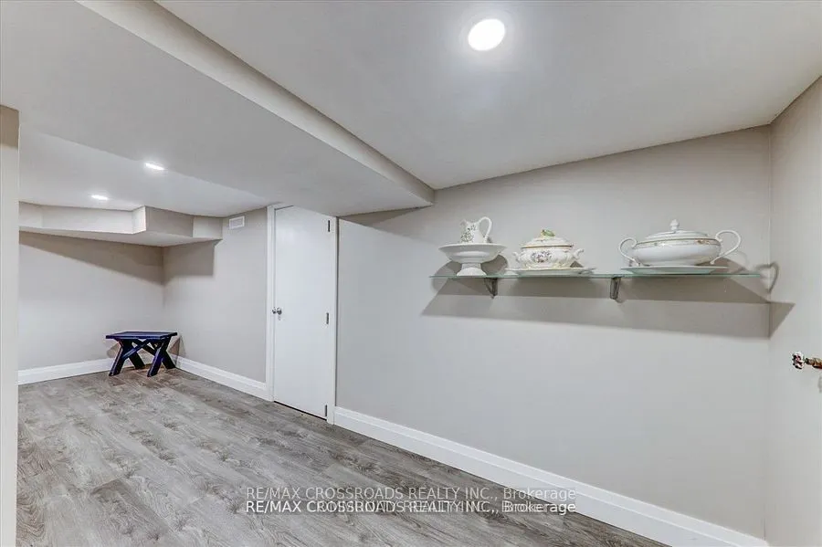 5794 Victoria Park Road