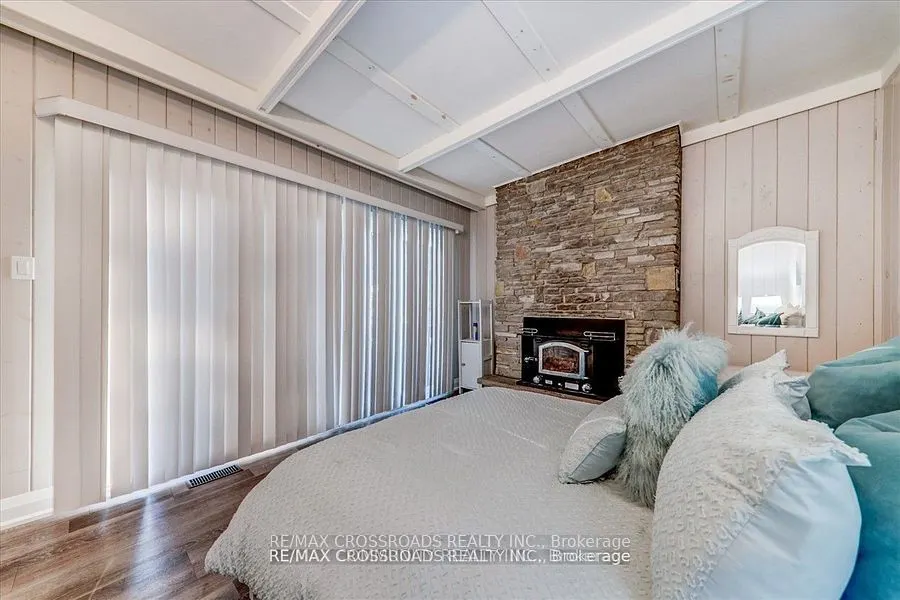 5794 Victoria Park Road
