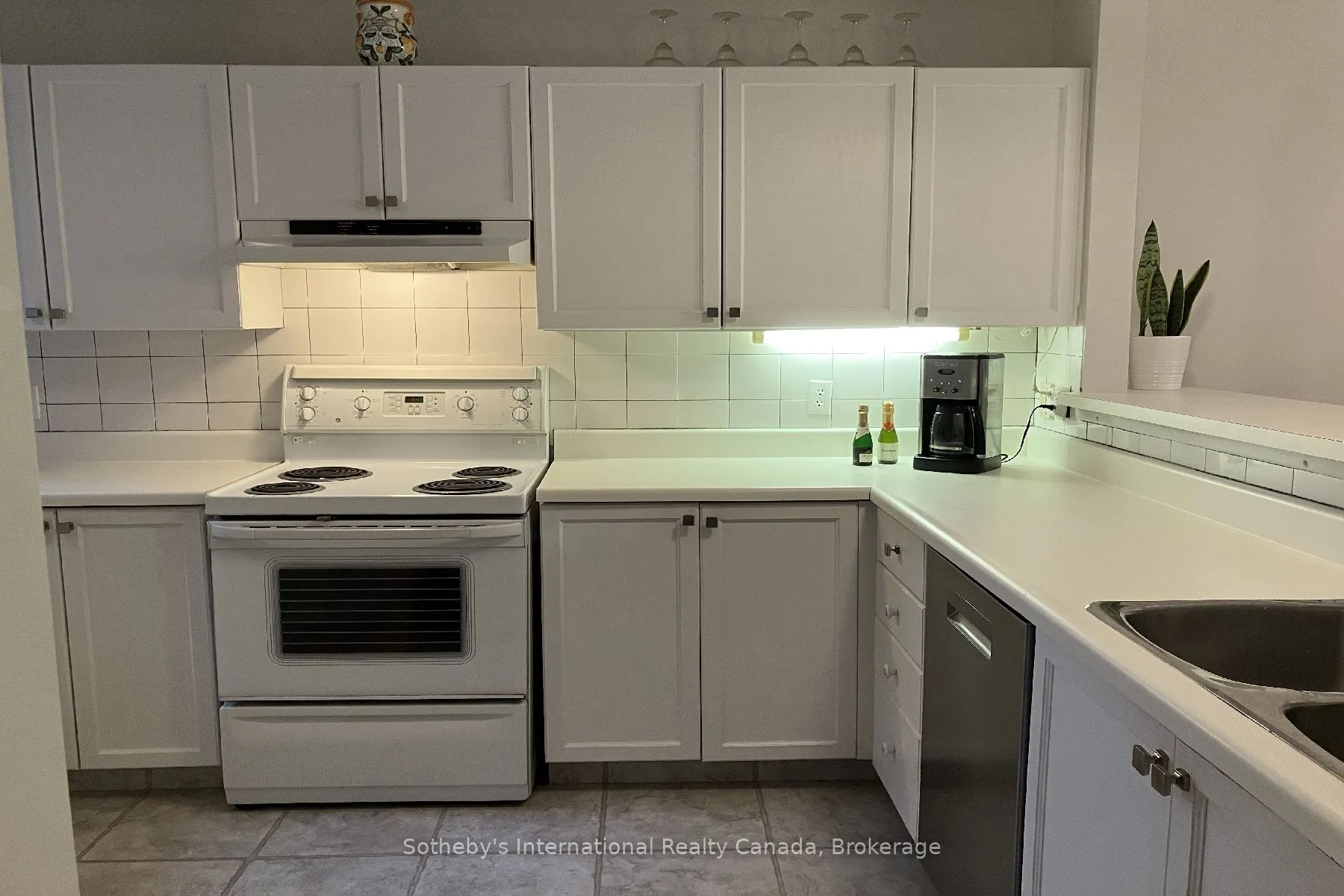 903 Cedar Pointe Court, #7