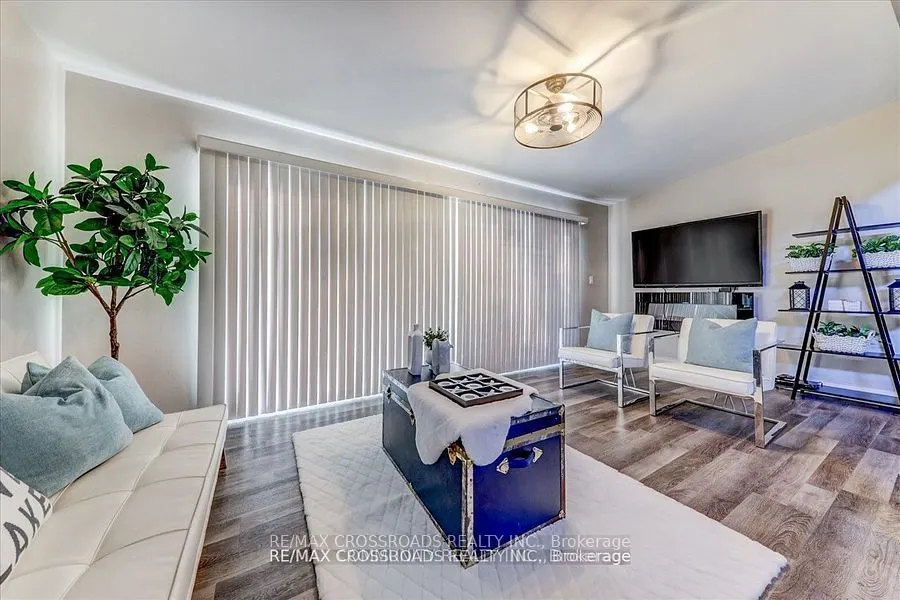 5794 Victoria Park Road