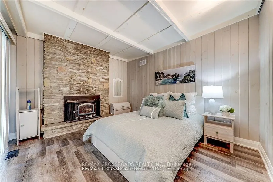5794 Victoria Park Road