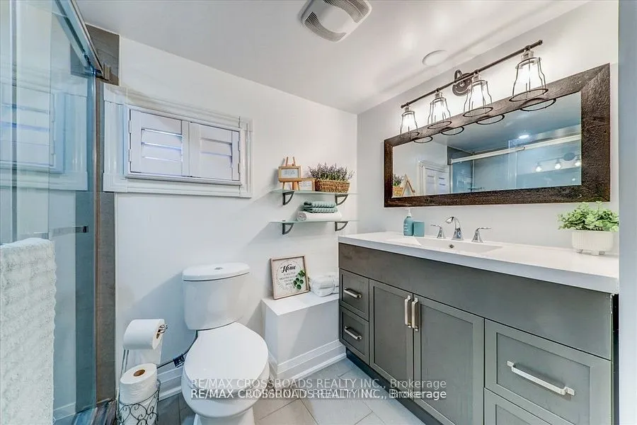5794 Victoria Park Road