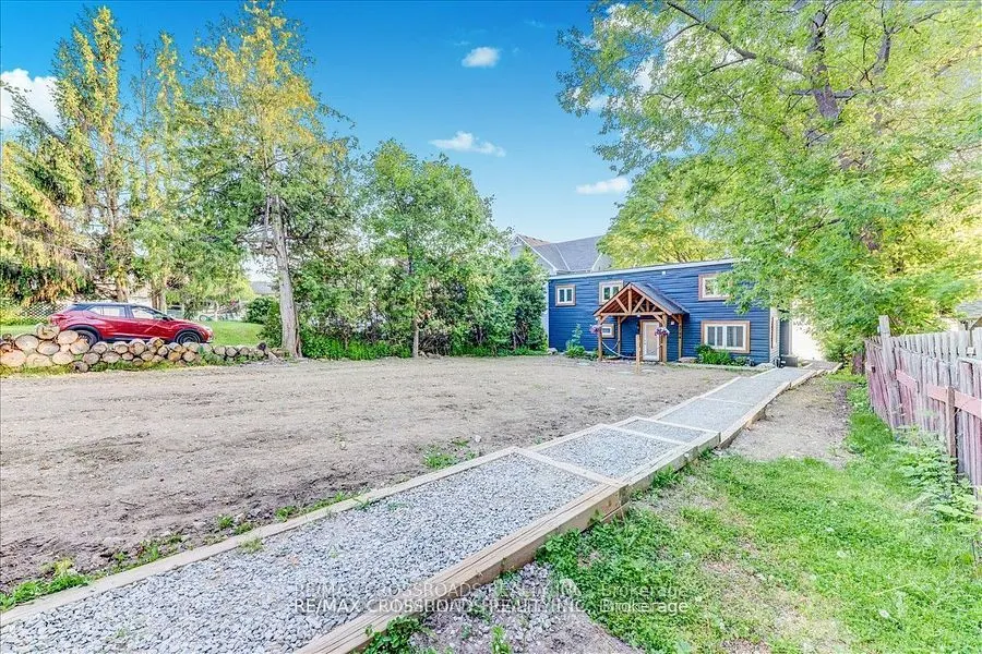 5794 Victoria Park Road