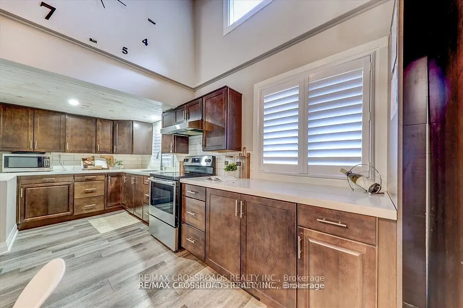 5794 Victoria Park Road