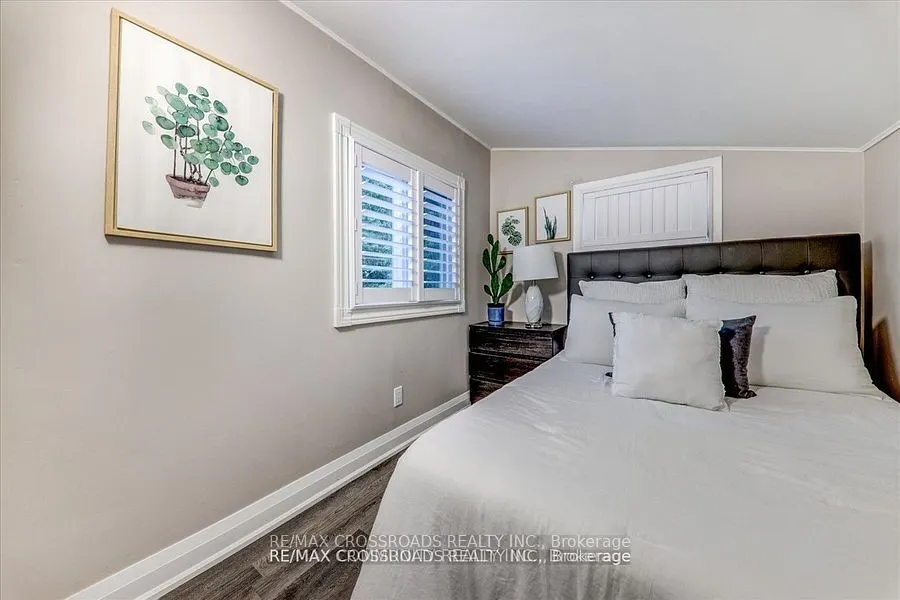 5794 Victoria Park Road