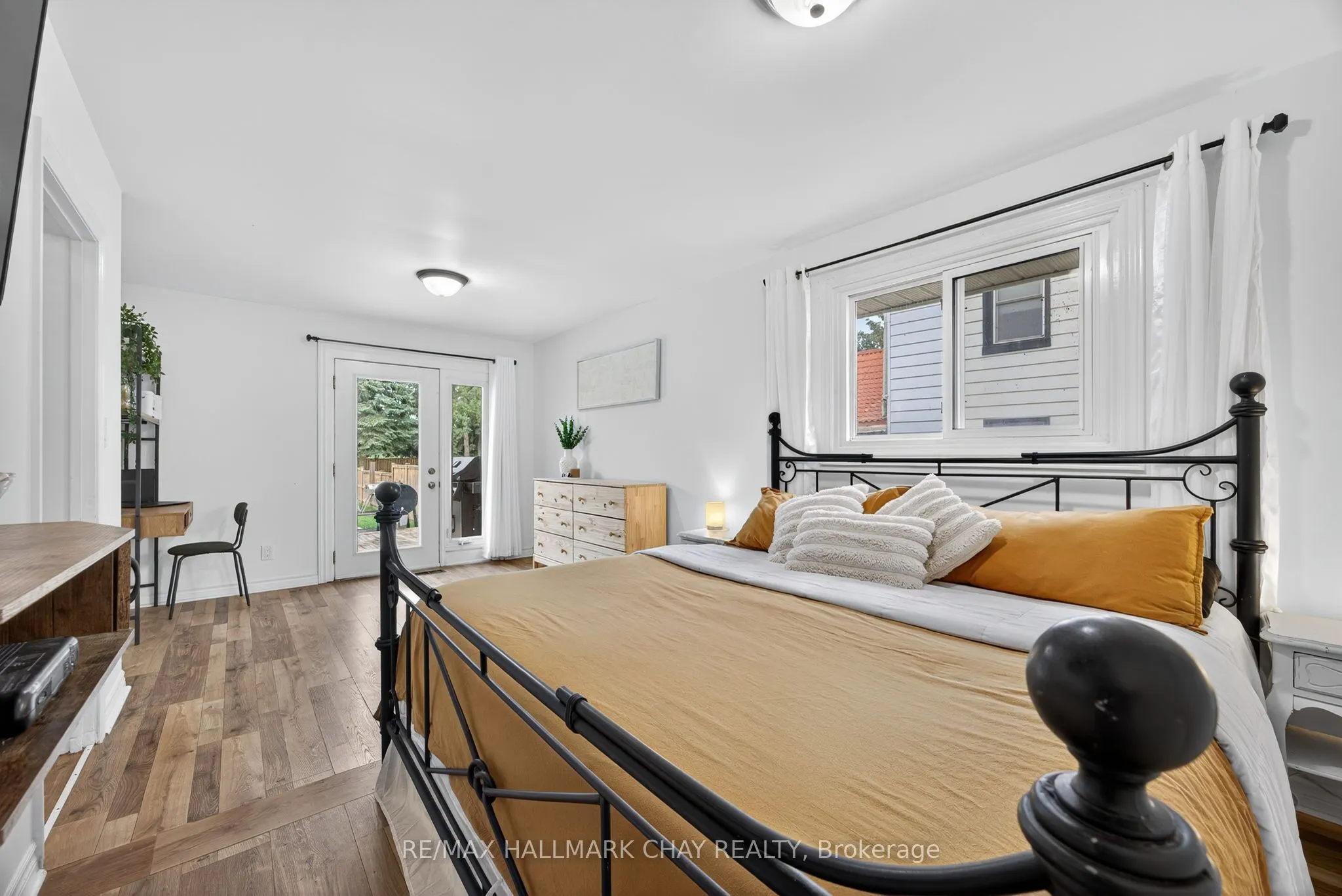 67 Simcoe Street