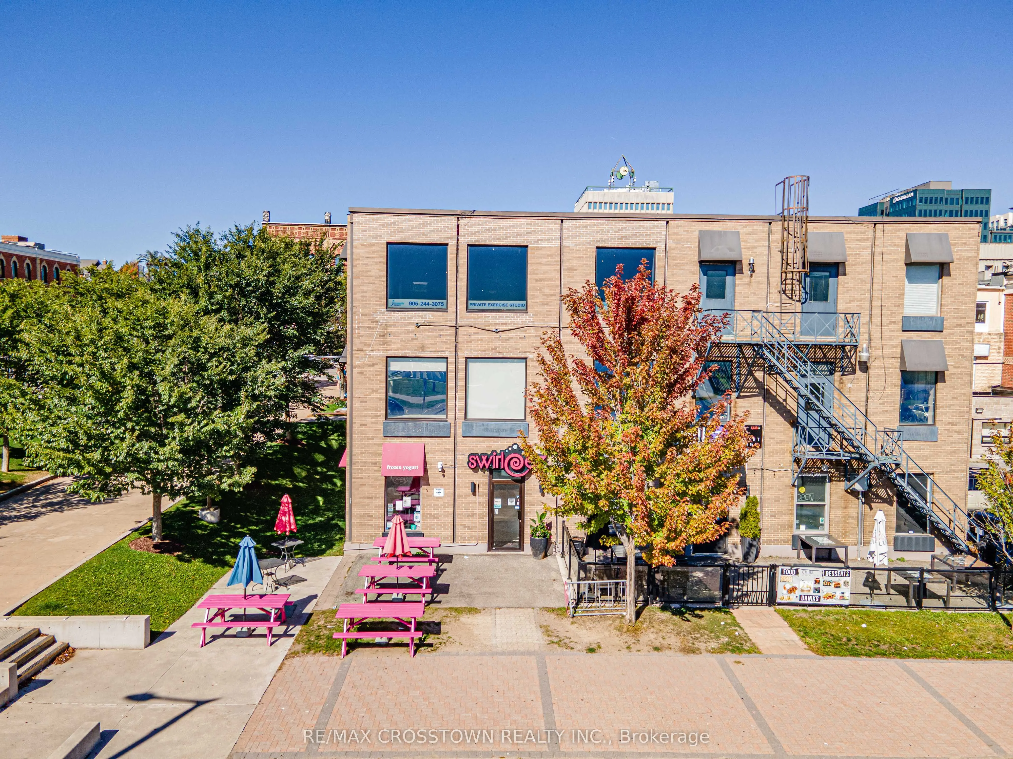 89 Dunlop Street E