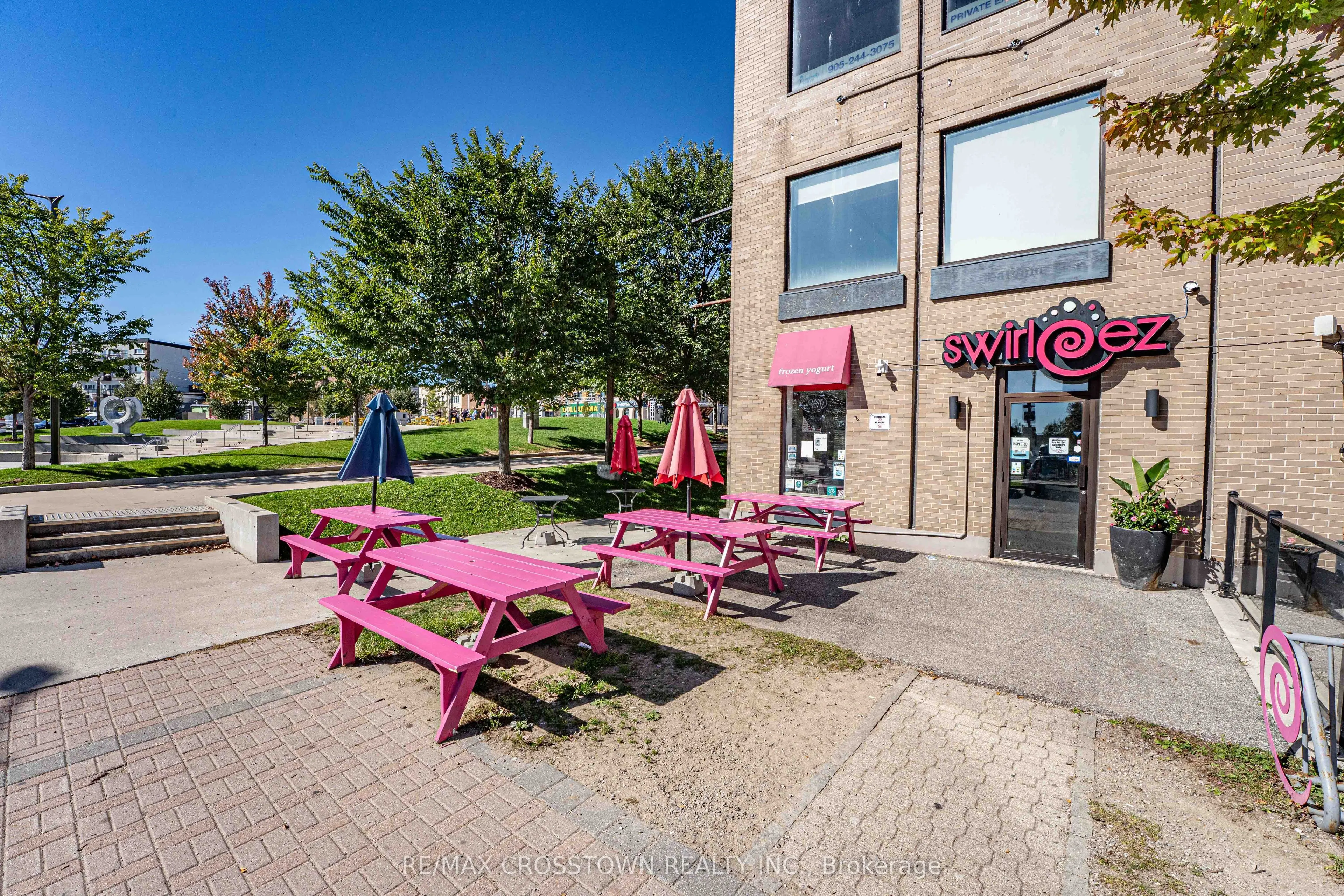 89 Dunlop Street E