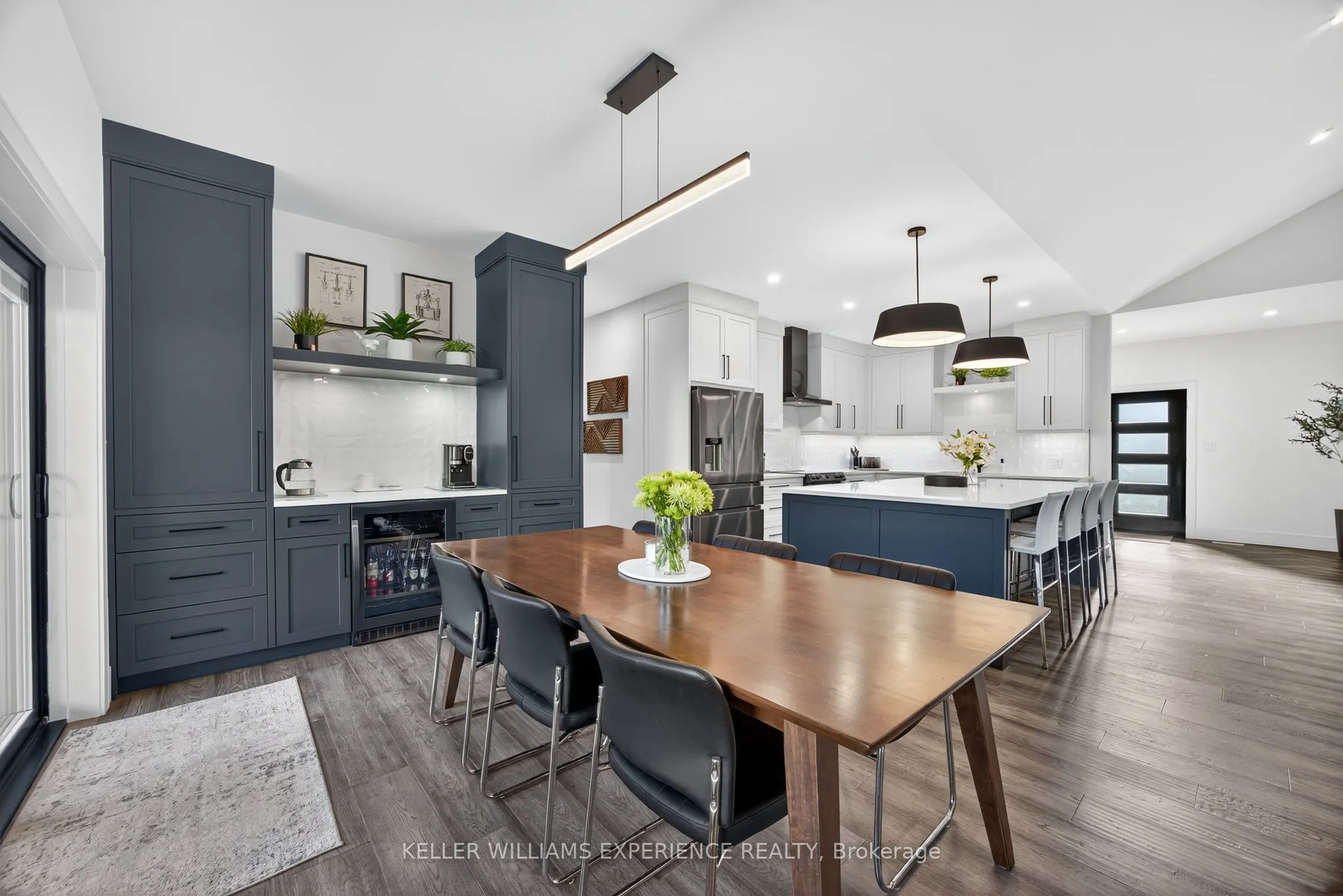 1016 Lakeshore Road E