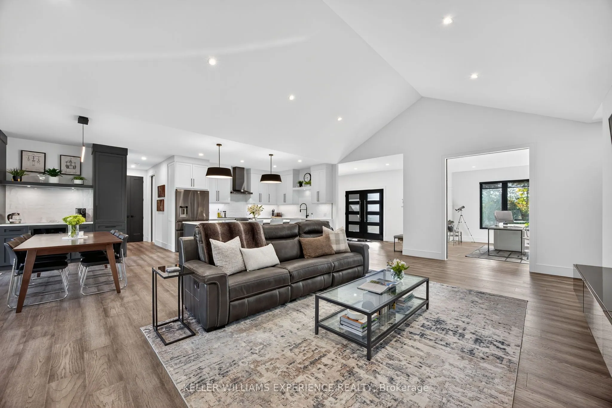 1016 Lakeshore Road E