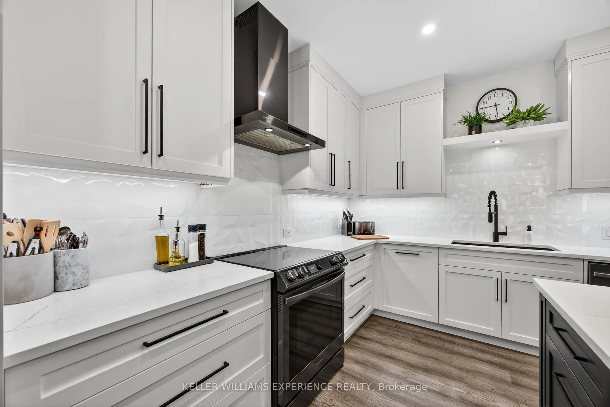 1016 Lakeshore Road E