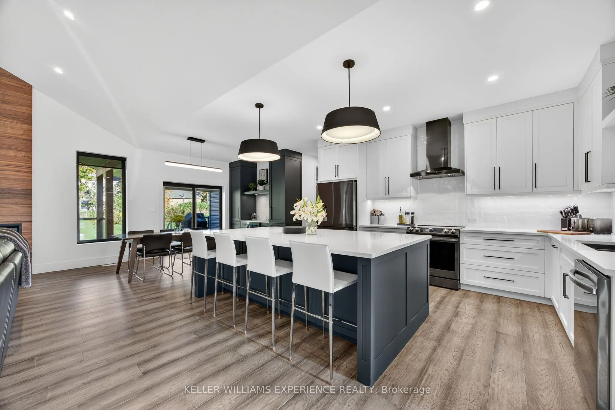 1016 Lakeshore Road E