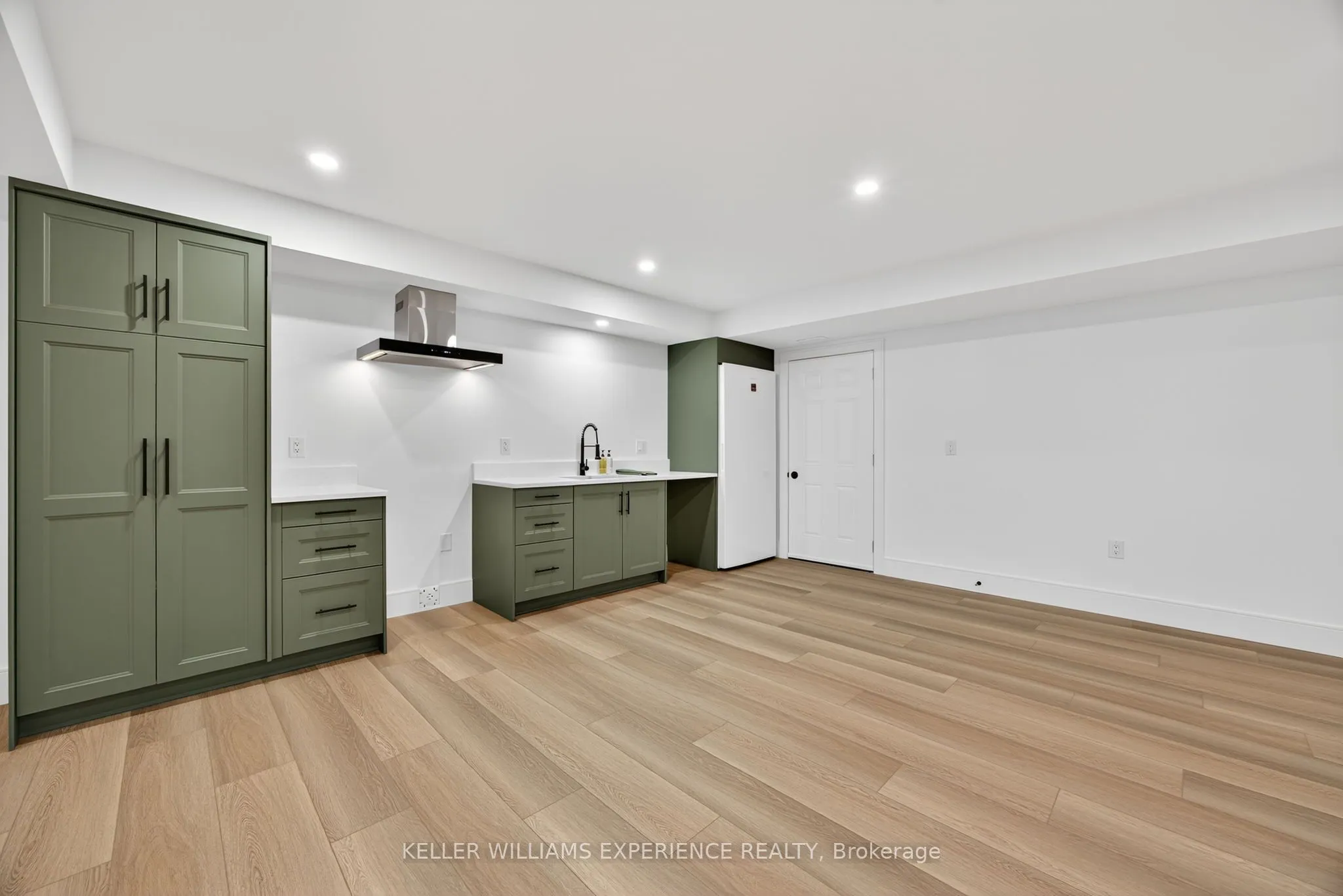 1016 Lakeshore Road E
