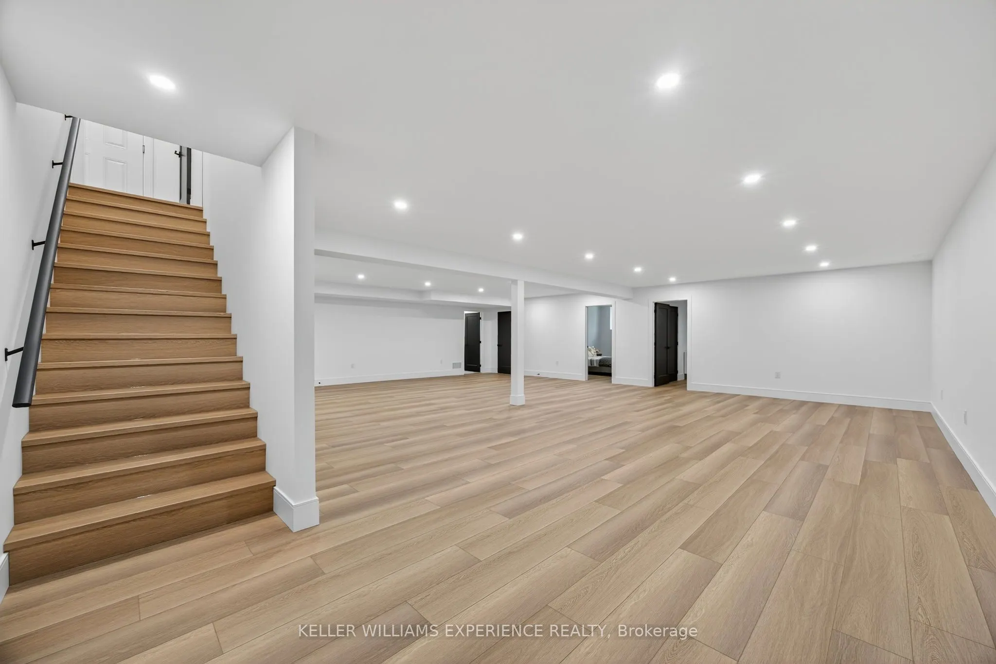 1016 Lakeshore Road E